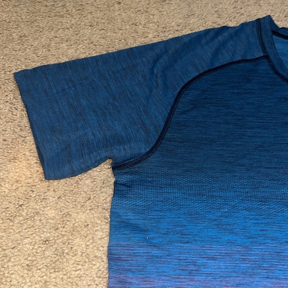 Lululemon Metal Vent Tech Short Sleeve V Neck Shirt Deep Navy Blue Red Ombre XL - Picture 5 of 8